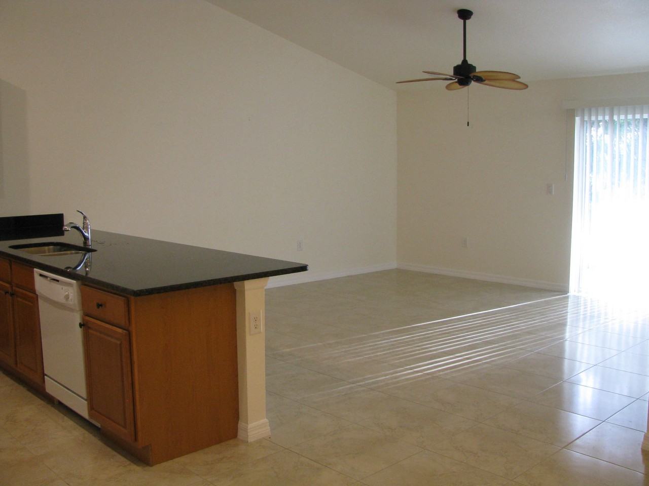 1213 Oceanic Rd #1213 - Photo 4 of 14