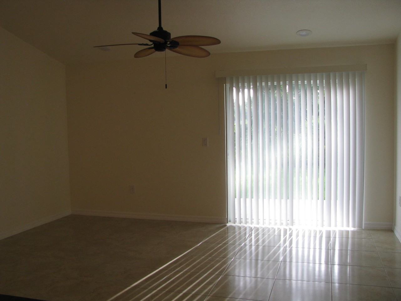 1213 Oceanic Rd #1213 - Photo 5 of 14