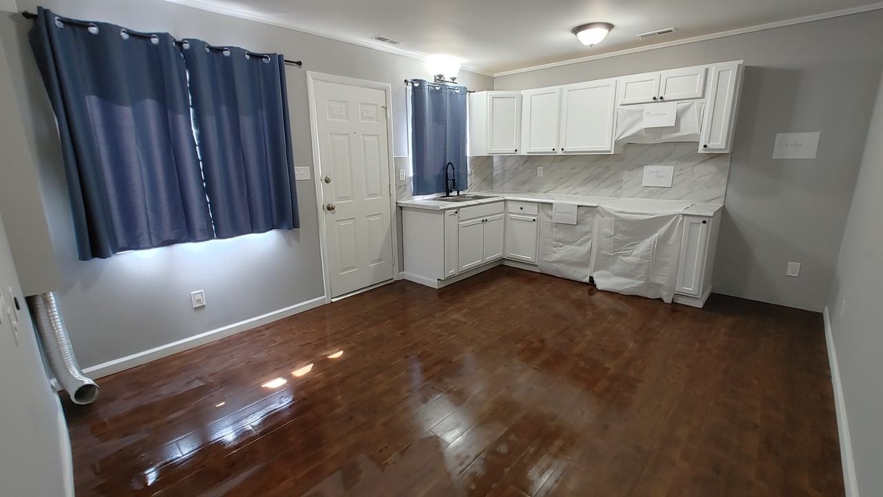 2133 Woodbine Ave #2133 - Photo 2 of 8
