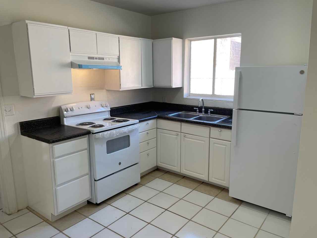 490 S Yonge St #NA - Photo 3 of 10