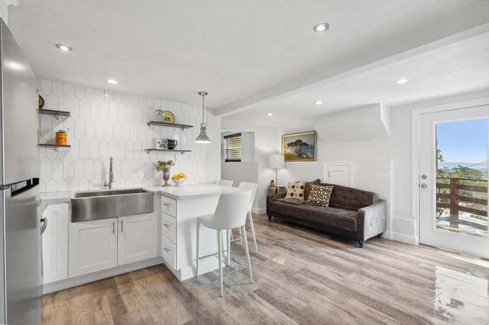 6652 Outlook Ave #B - Photo 3 of 11