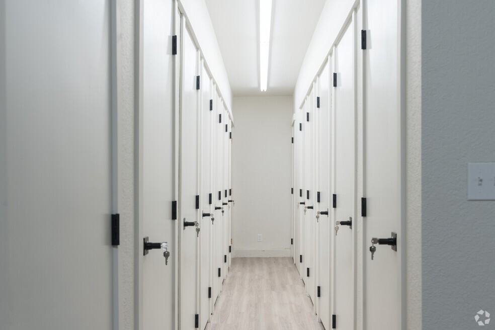 1000 W Ironwood Dr #8 - Photo 2 of 16