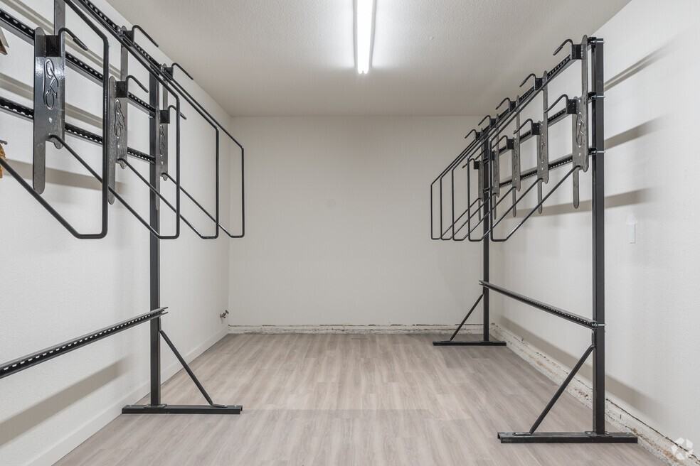 1000 W Ironwood Dr #8 - Photo 5 of 16