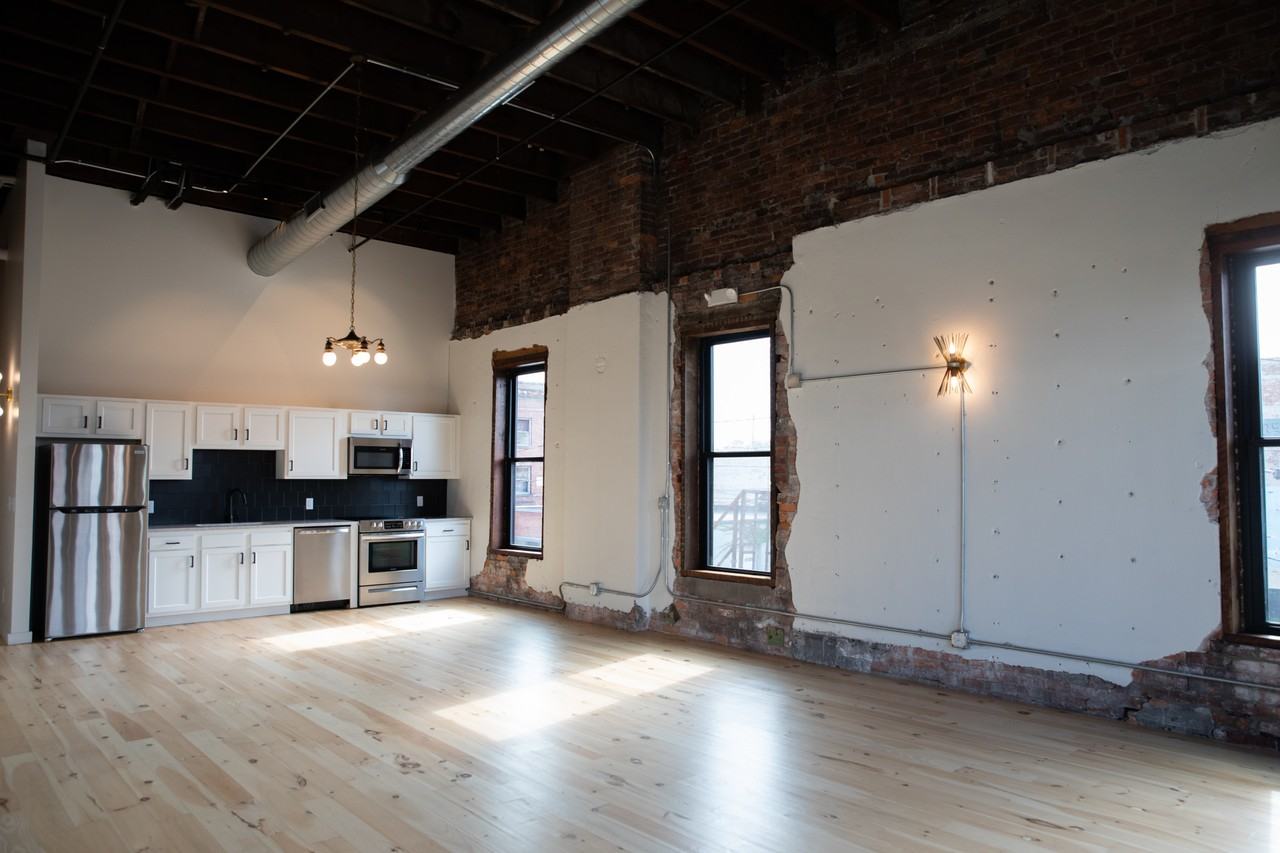 337 Broadway St #202 - Photo 5 of 13