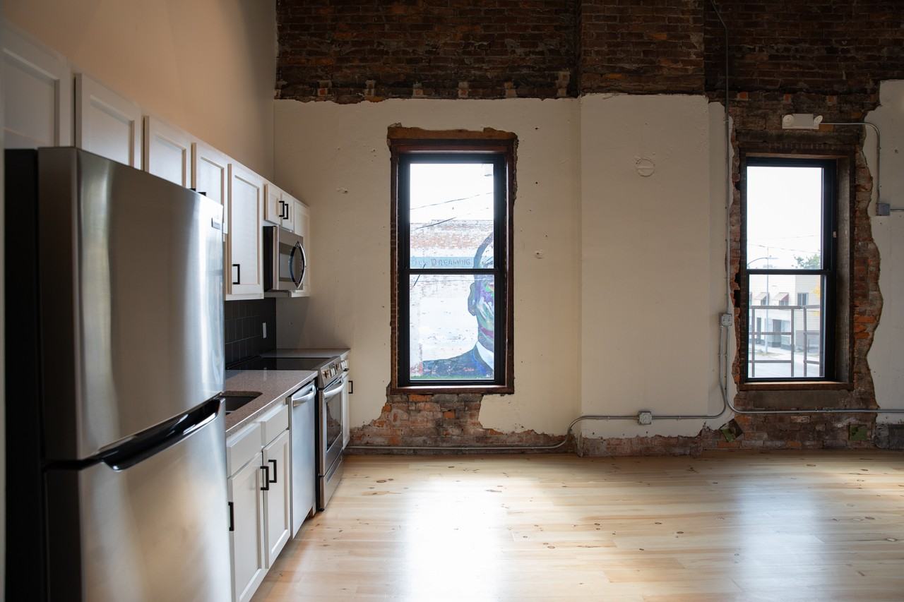337 Broadway St #202 - Photo 7 of 13