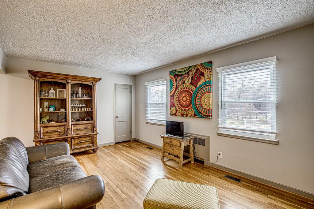 2510 Miller Park Cir #B - Photo 3 of 20