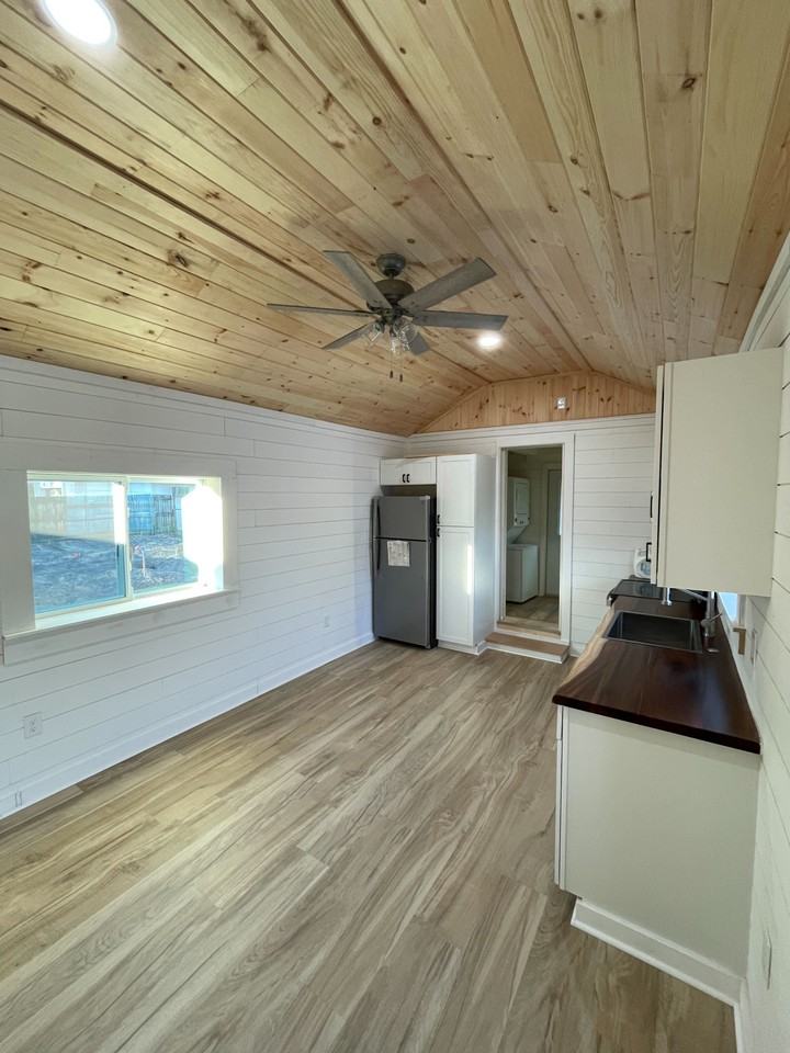 1094 34th Ave N #NA - Photo 3 of 9