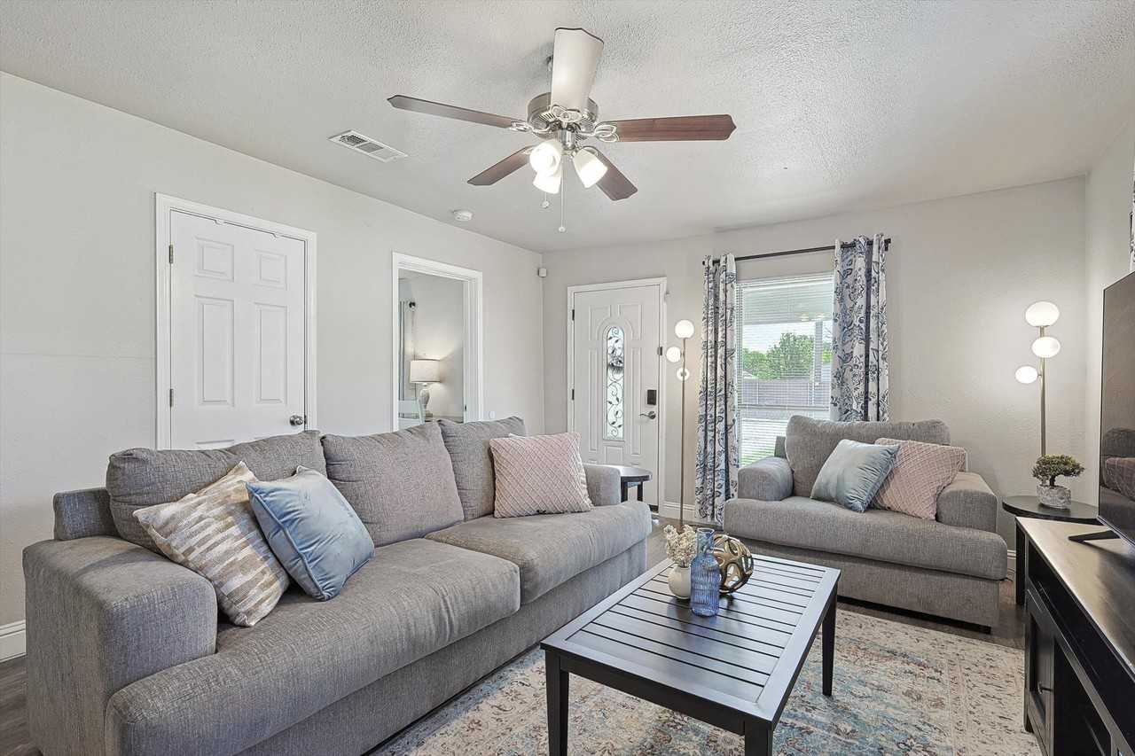 1107 Jefferson St #NA - Photo 2 of 37