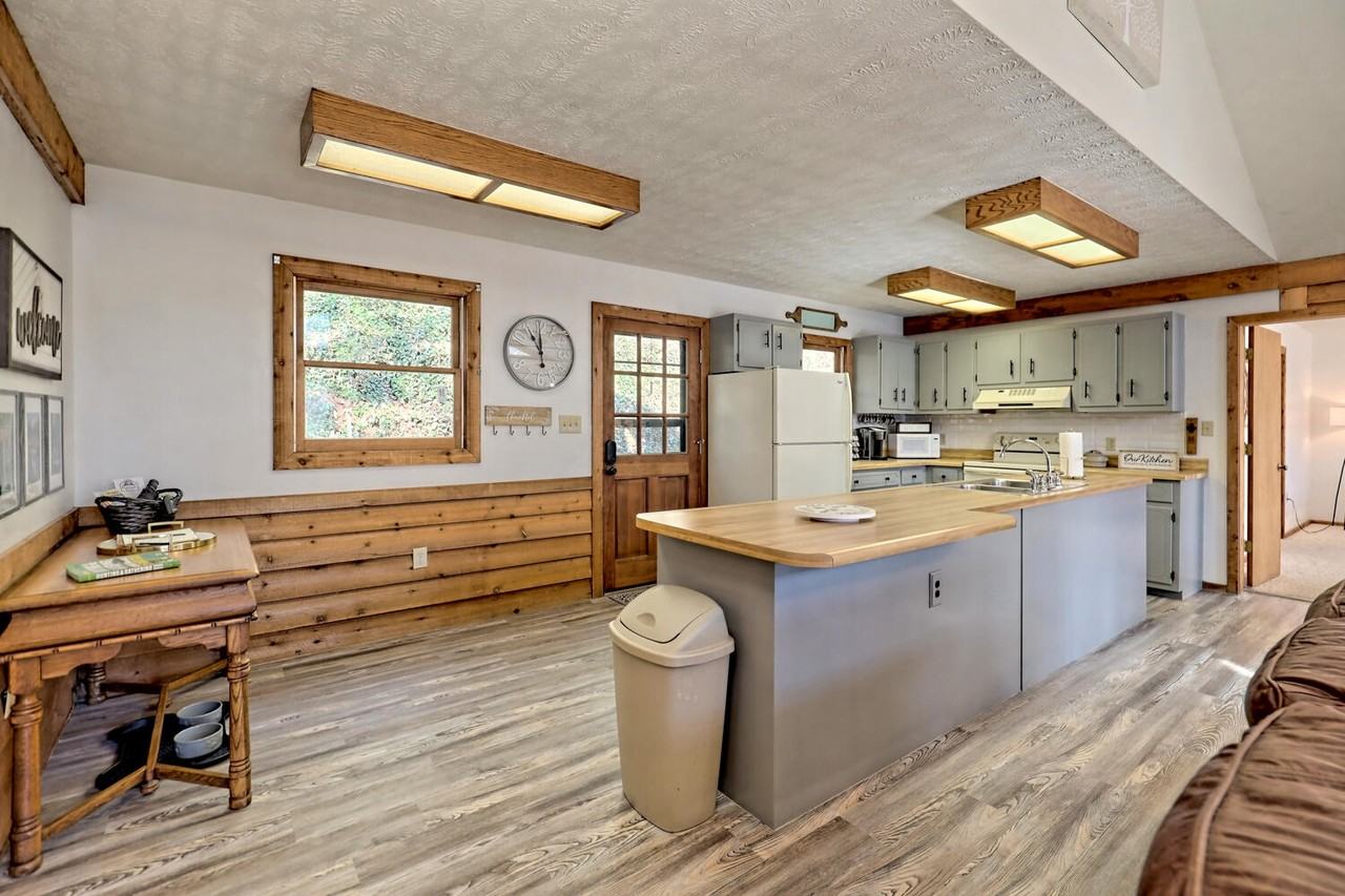 1021 Saddle Back Way #NA - Photo 6 of 37