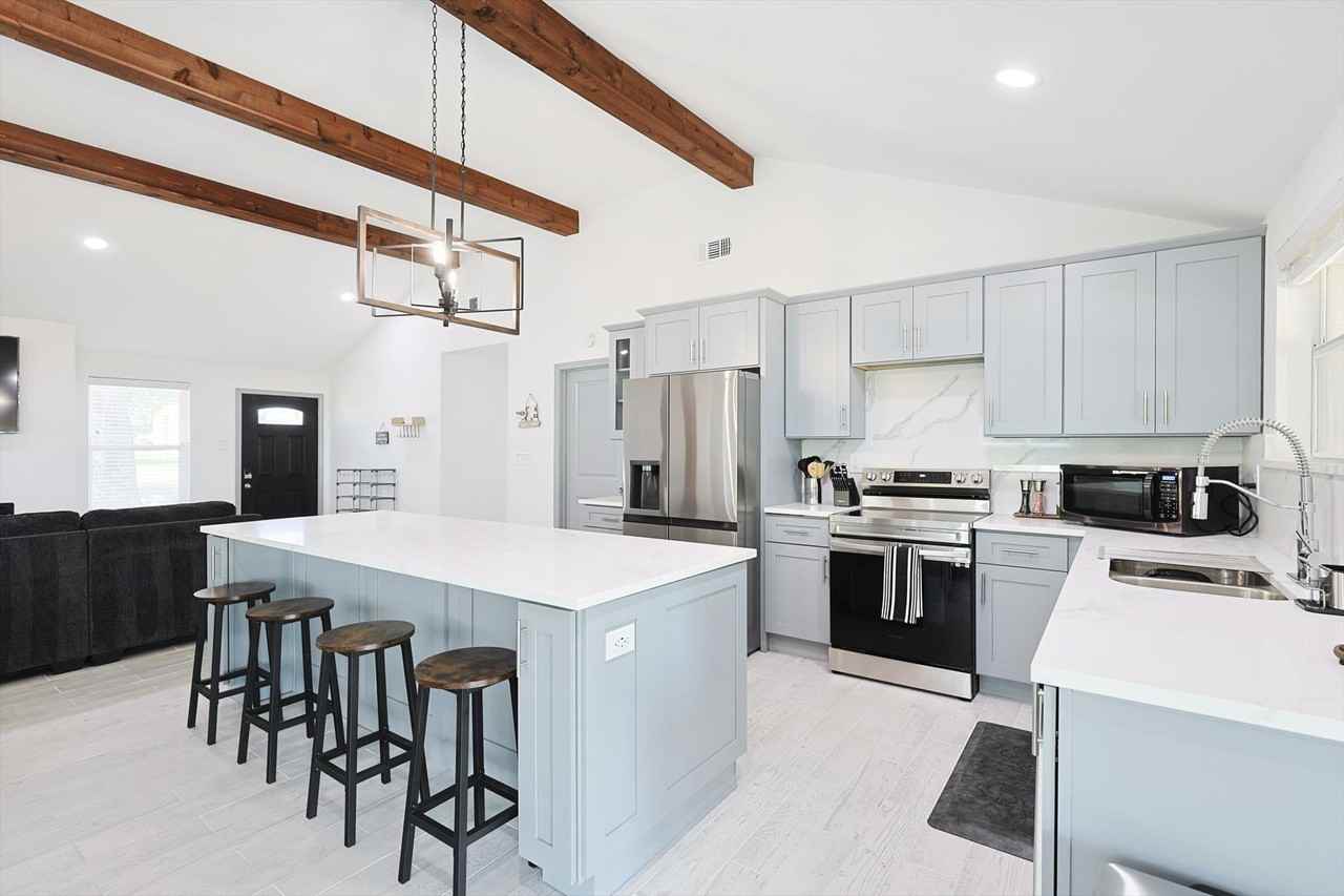 9884 Cherokee Trl #NA - Photo 3 of 50