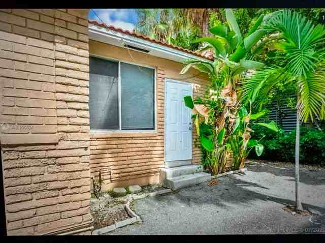 9065 Harding Ave #D2 - Photo 2 of 10