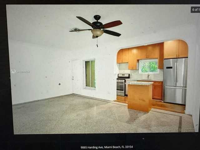 9065 Harding Ave #D2 - Photo 3 of 10