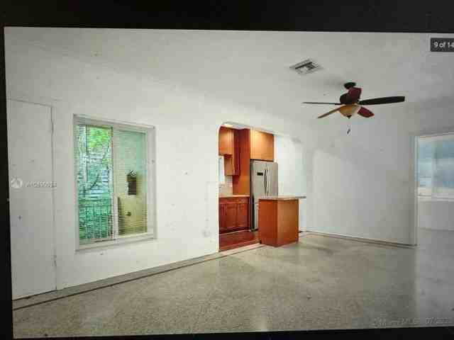 9065 Harding Ave #D2 - Photo 4 of 10