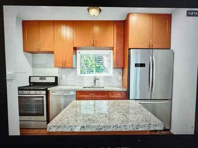 9065 Harding Ave #D2 - Photo 7 of 10