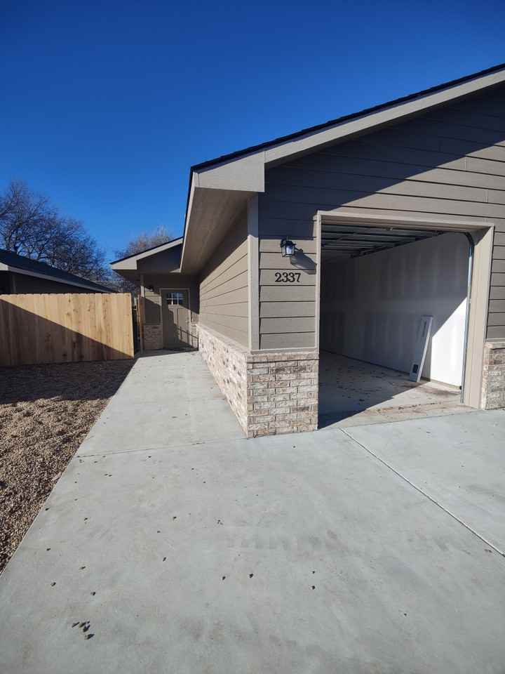 2331 N Burns Ave #NA - Photo 2 of 15