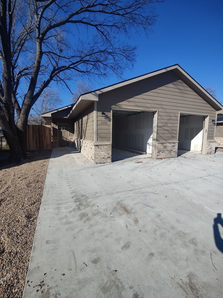 2325 N Burns Ave #NA - Photo 2 of 16