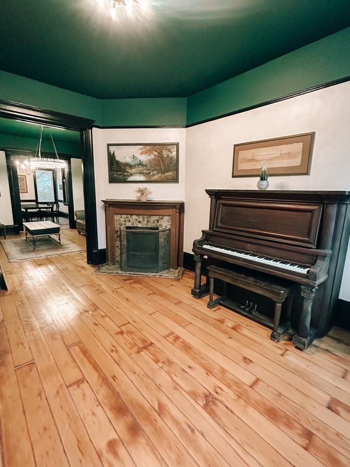 2530 N Oakland Ave #NA - Photo 3 of 12