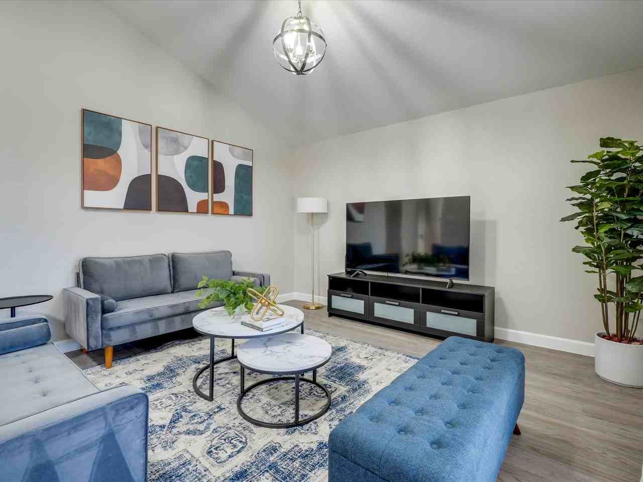 1725 Canterbury Ln #NA - Photo 4 of 44