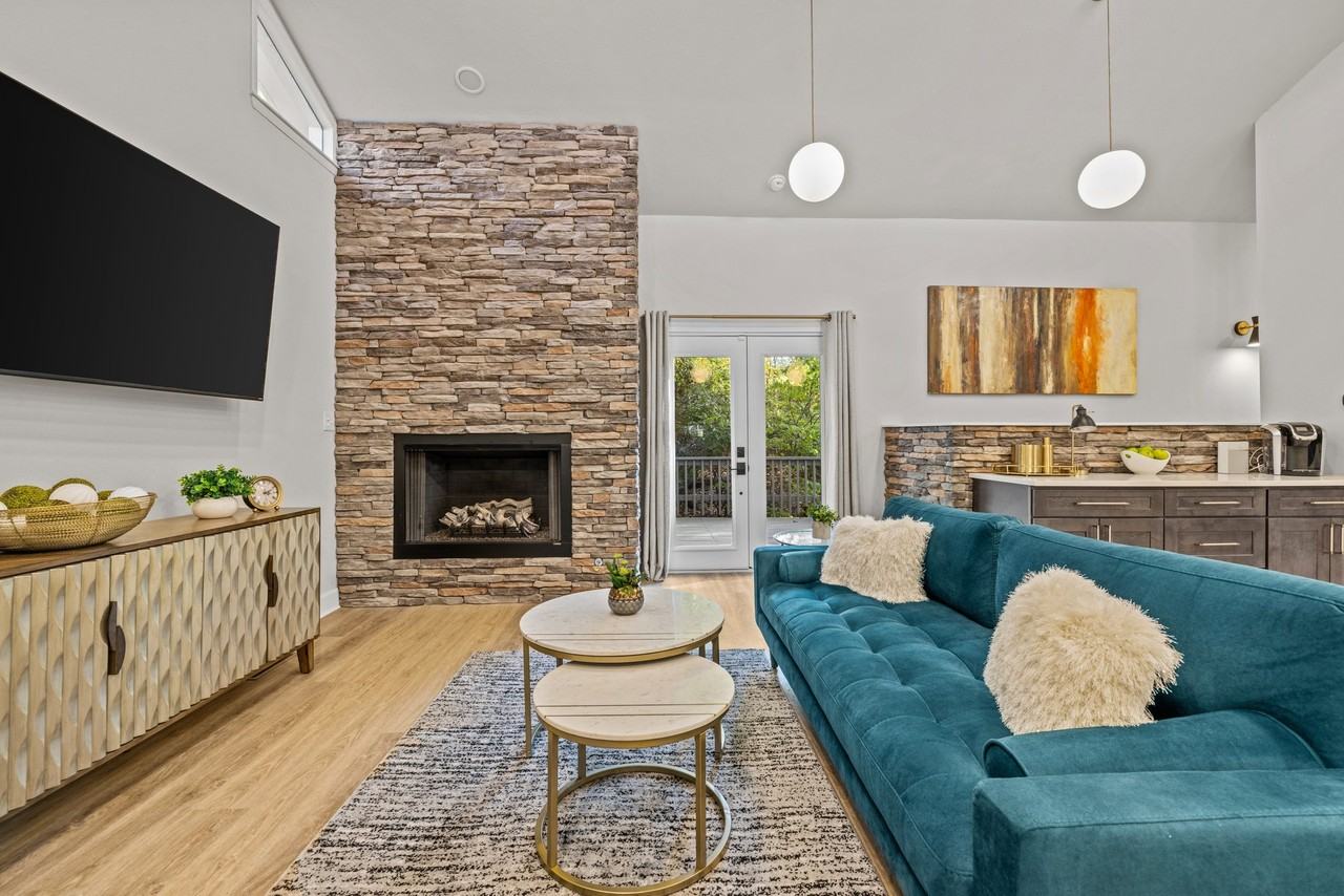 411 W Patricia Ln #NA - Photo 2 of 35