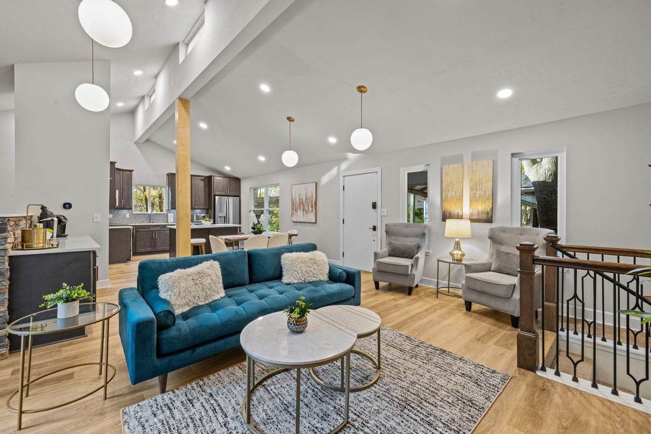 411 W Patricia Ln #NA - Photo 3 of 35