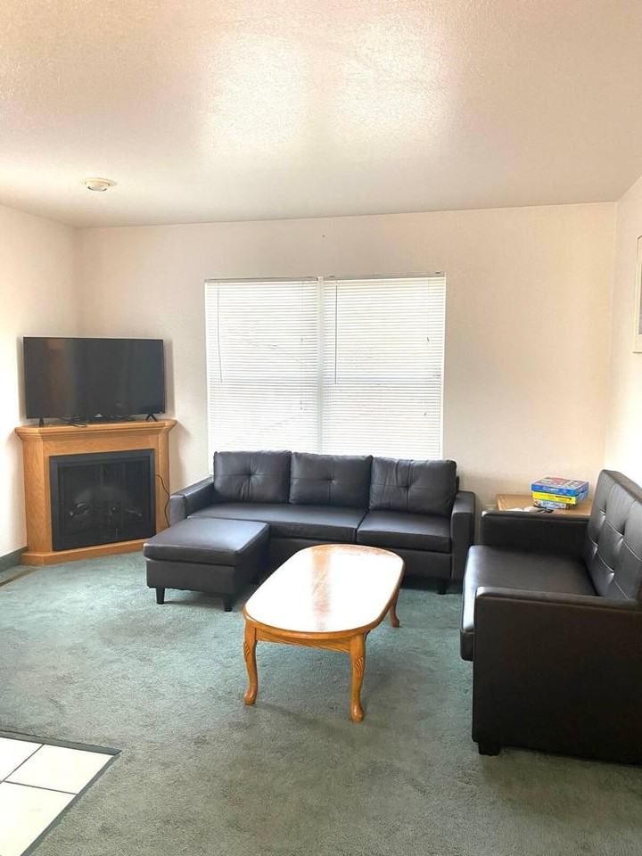 307 2nd St #3 - Photo 3 of 5