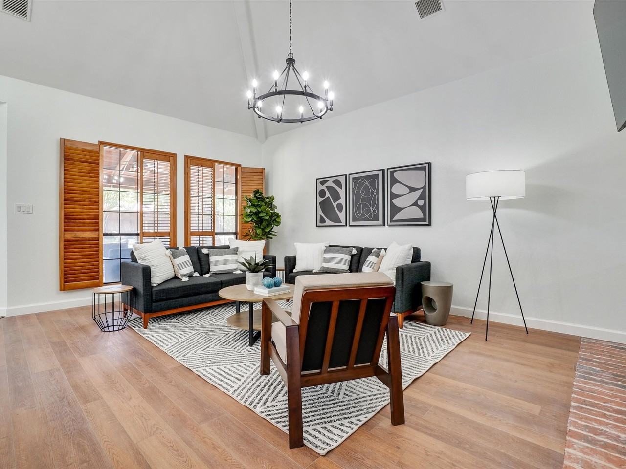 922 Blackstone Dr #NA - Photo 2 of 38