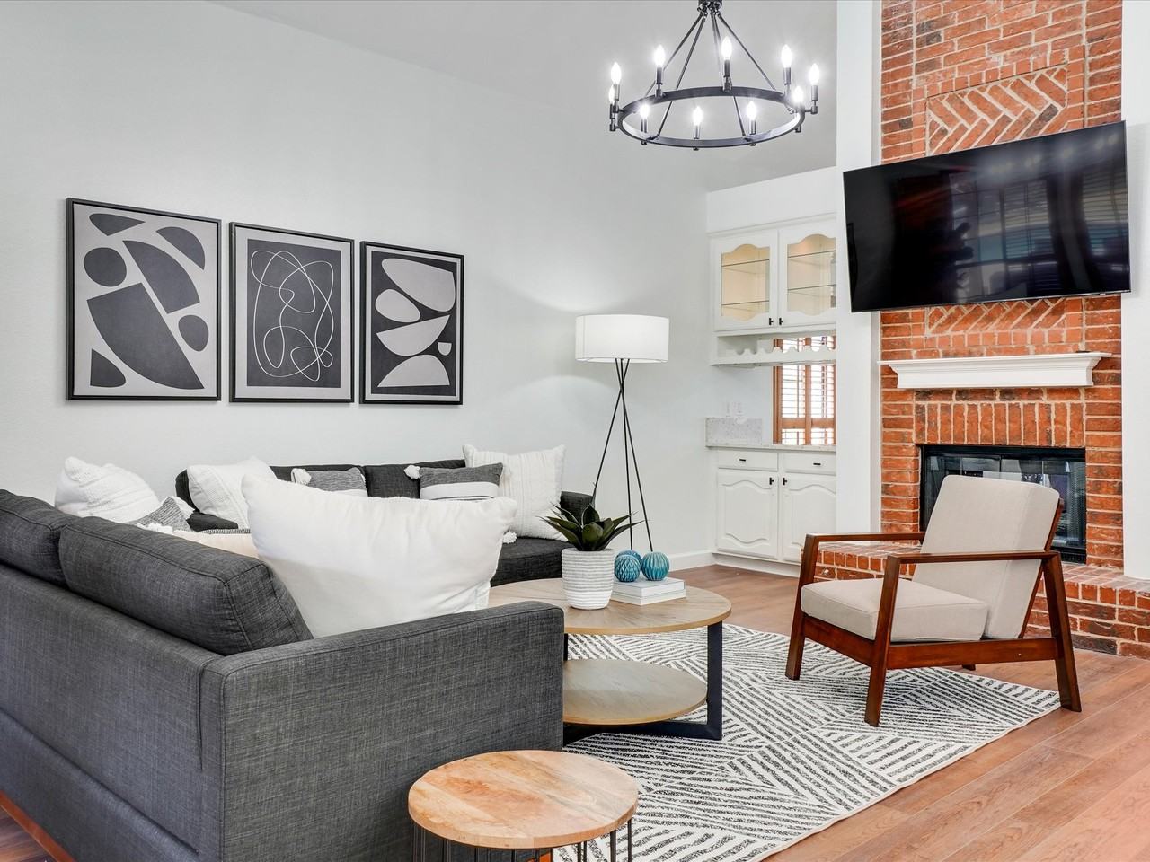 922 Blackstone Dr #NA - Photo 3 of 38