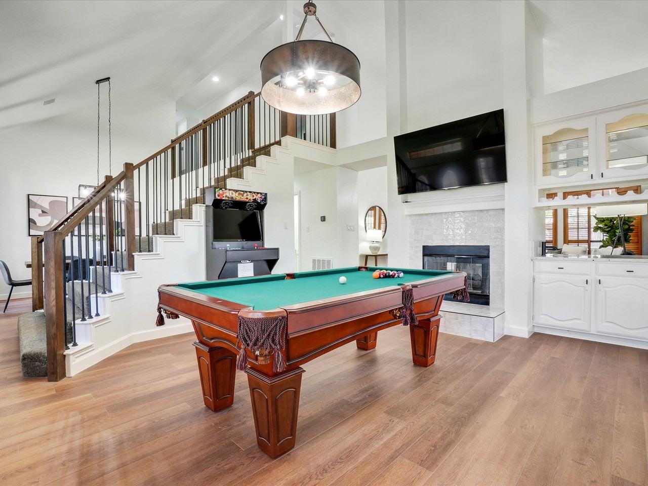 922 Blackstone Dr #NA - Photo 4 of 38