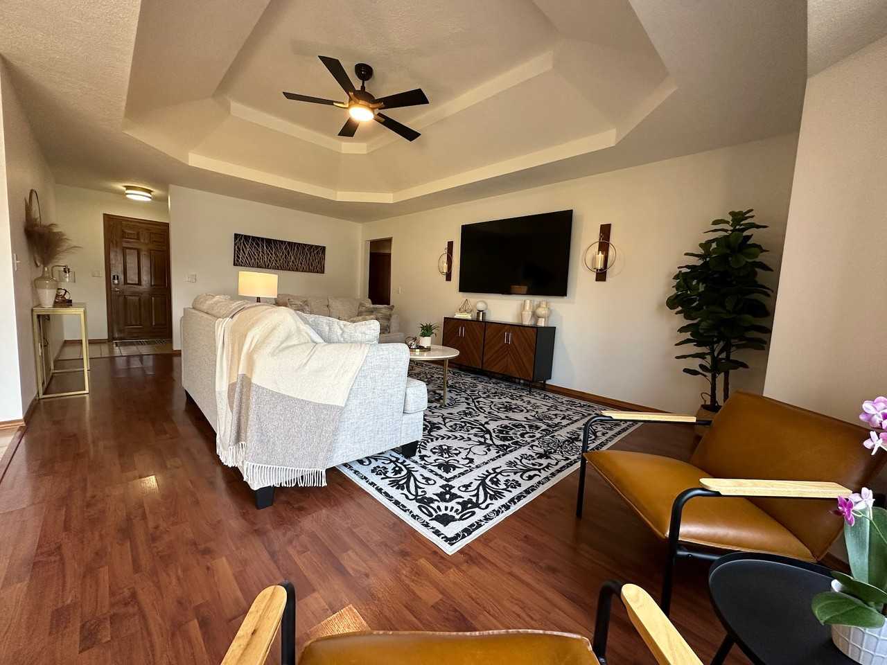 1349 E Cambridge St #NA - Photo 2 of 29