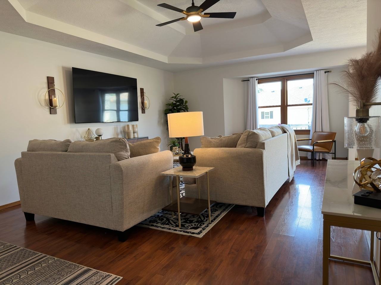 1349 E Cambridge St #NA - Photo 3 of 29