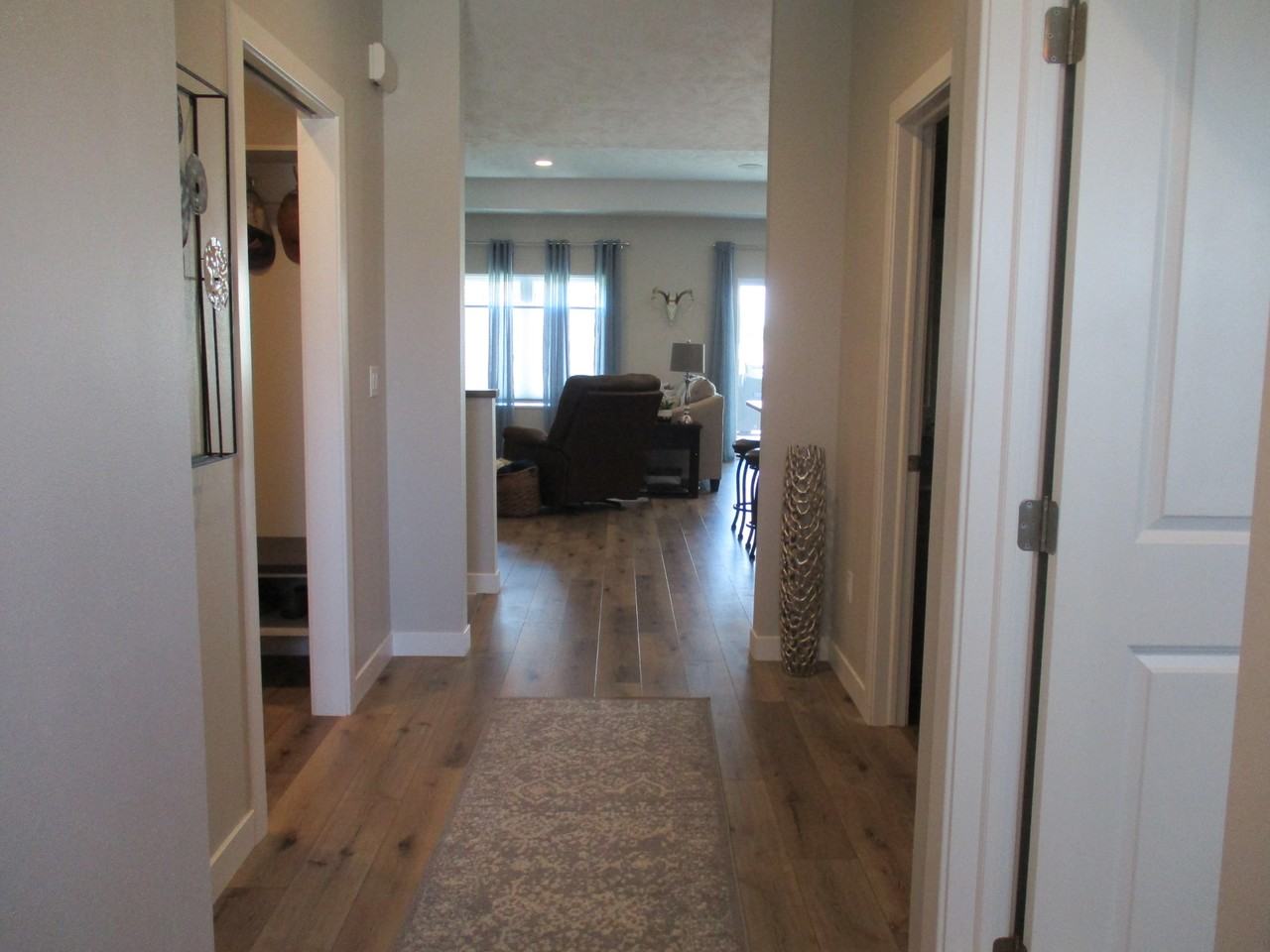 N Canterbury Cir - Photo 4 of 22