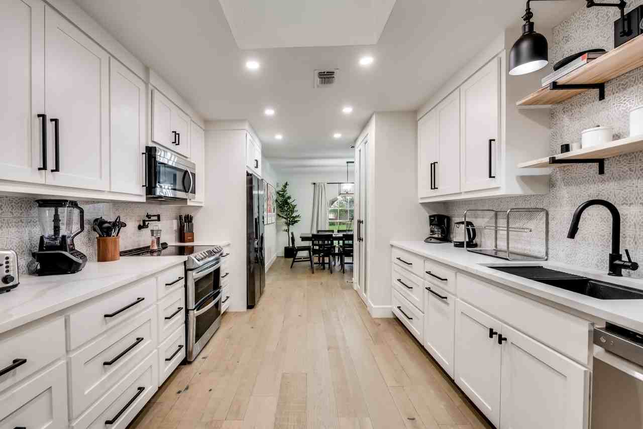 2836 Meadowbrook Dr #NA - Photo 7 of 31