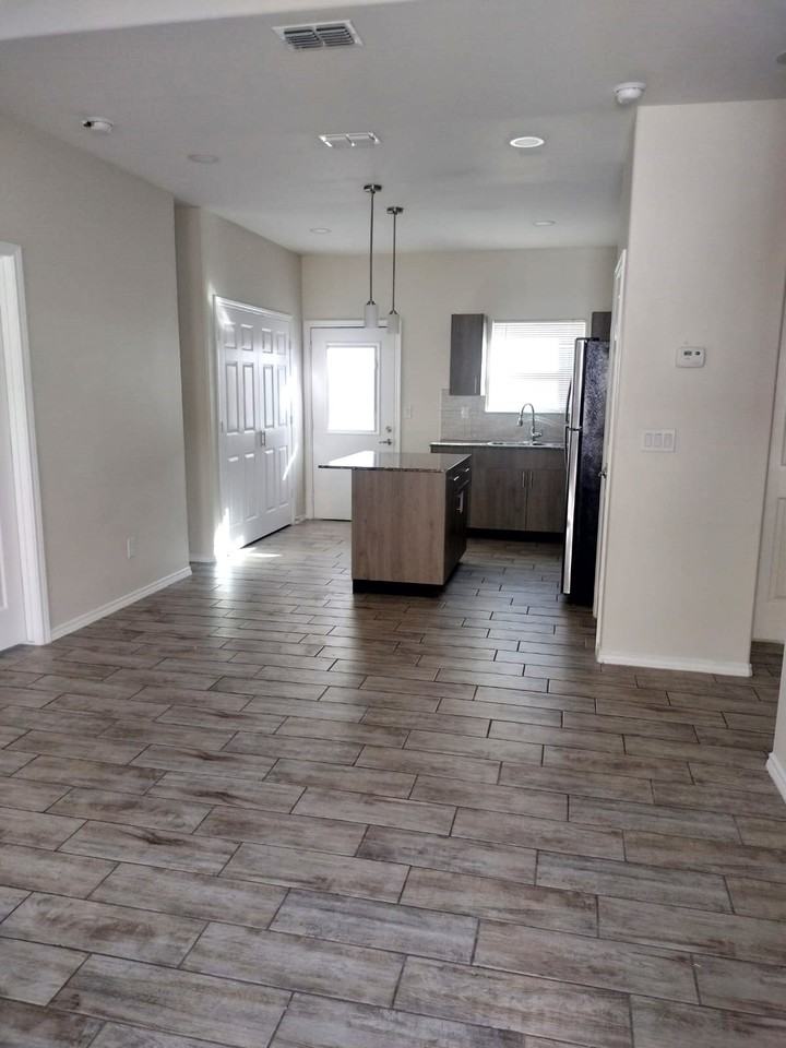 4907 N Hiawatha Dr #3 - Photo 2 of 12