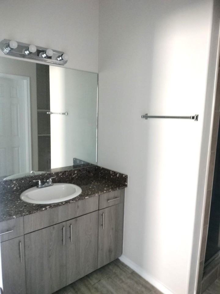 4907 N Hiawatha Dr #3 - Photo 5 of 12