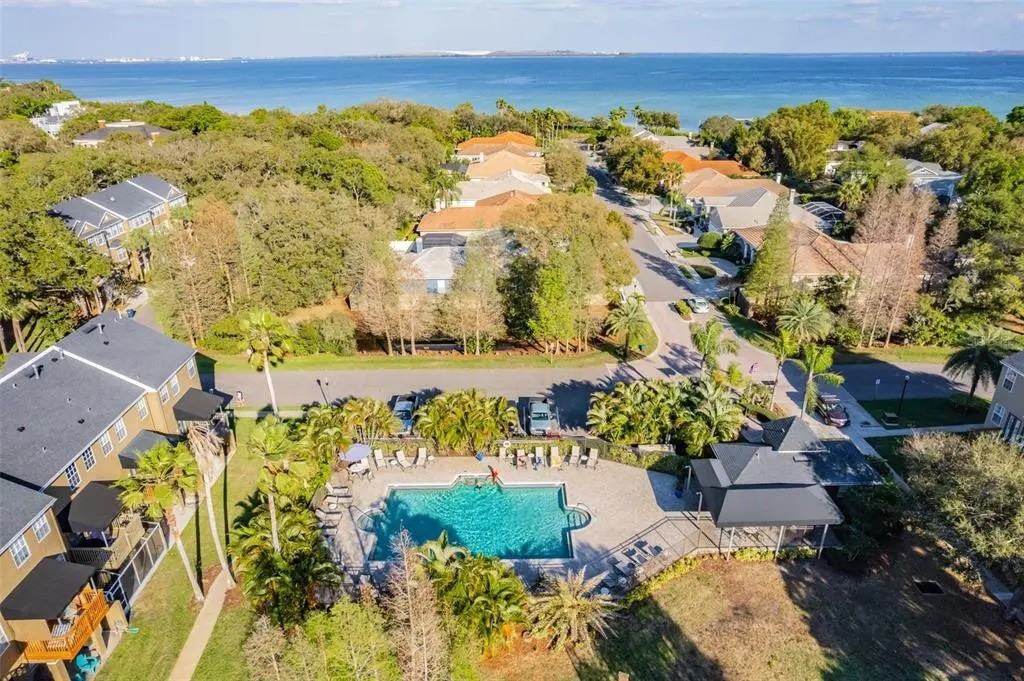 3013 Pointeview Dr - Photo 5 of 39