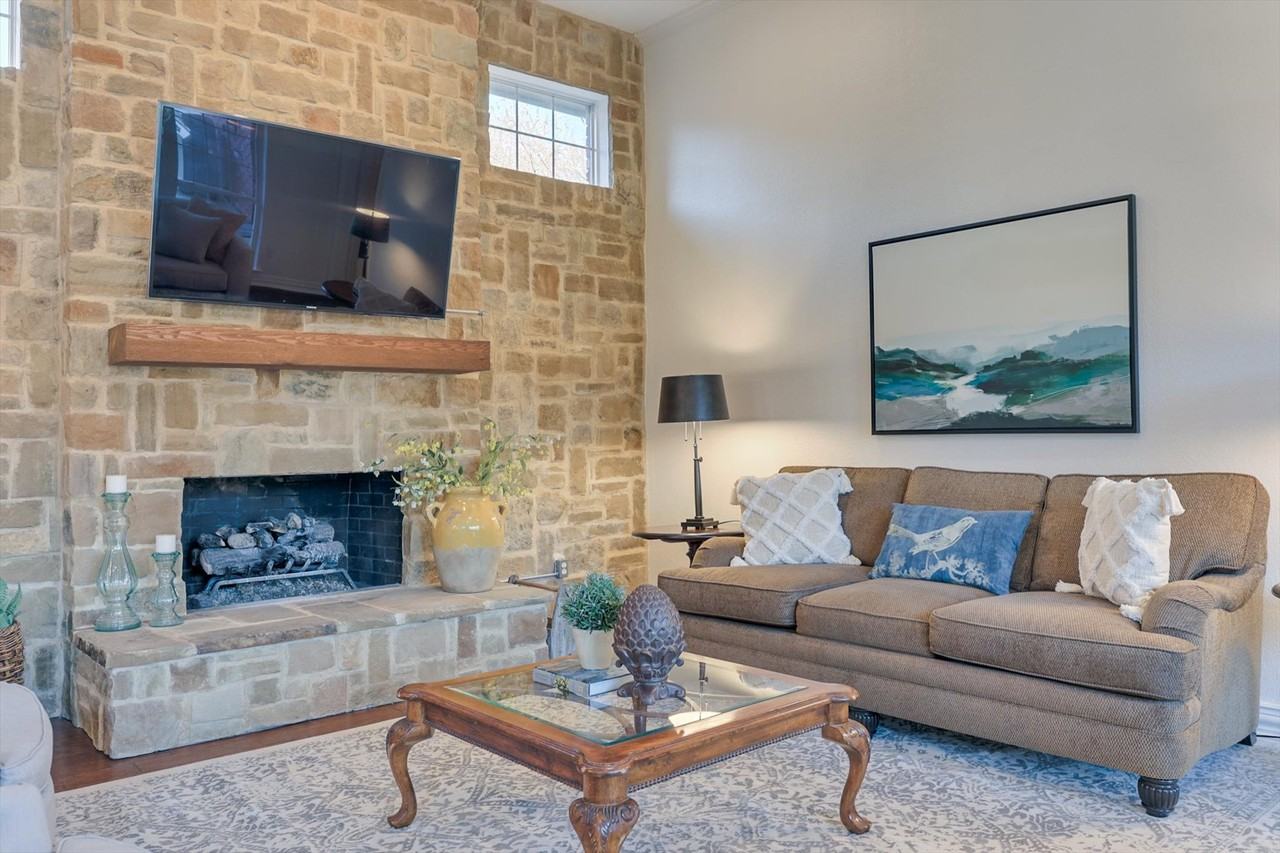 905 Tiffany Lane #NA - Photo 2 of 40