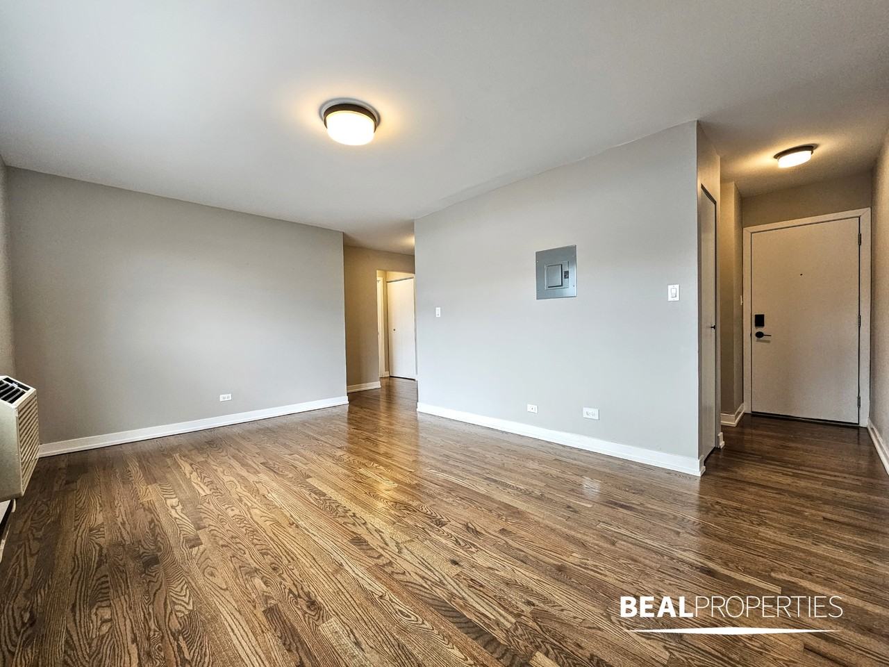 528 W Oakdale Ave #327 - Photo 3 of 16