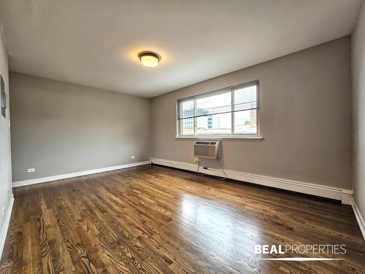 528 W Oakdale Ave #327 - Photo 6 of 16