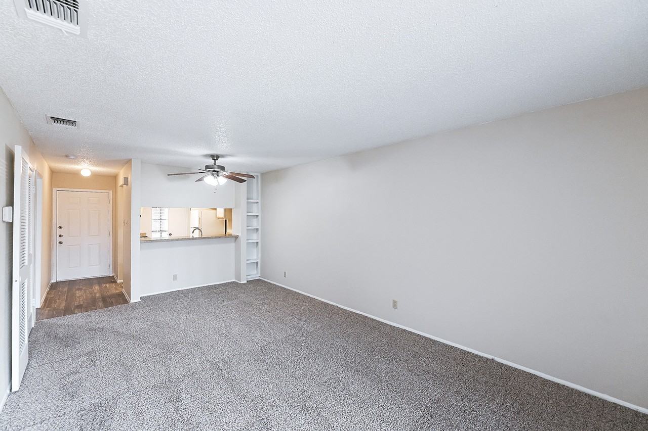 13129 Nw Military Hwy - Photo 4 of 11