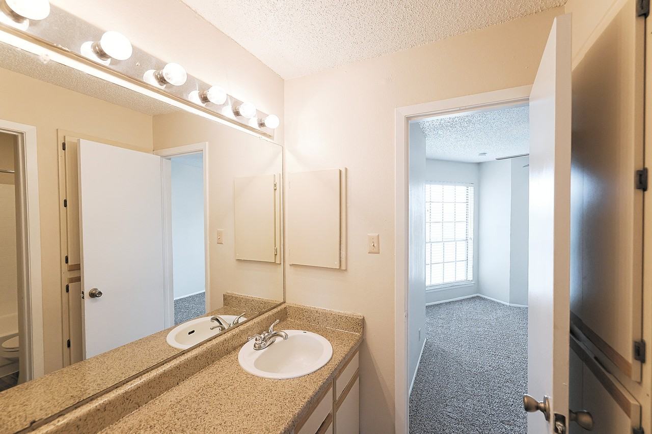 13129 Nw Military Hwy - Photo 5 of 11