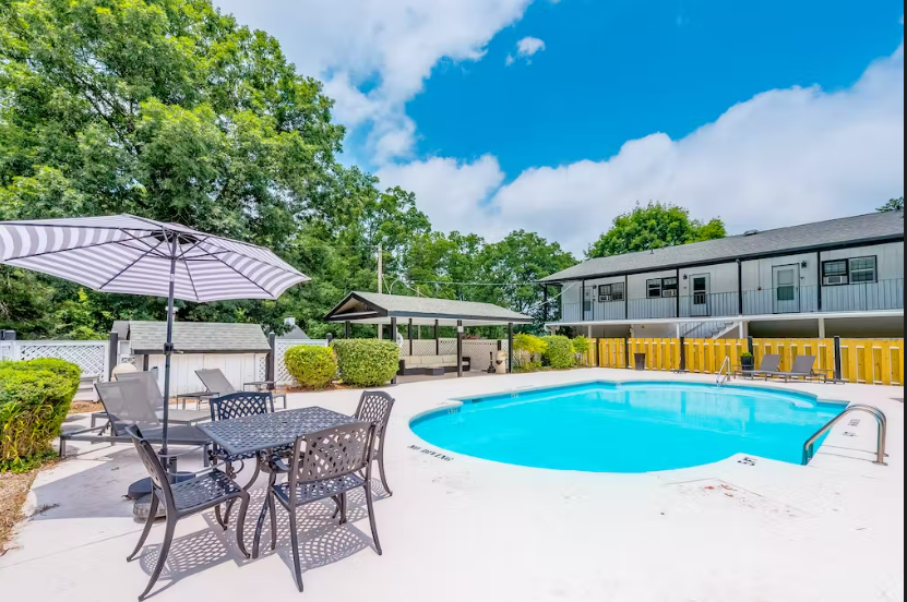 1150 W Blue Ridge Rd - Photo 3 of 8