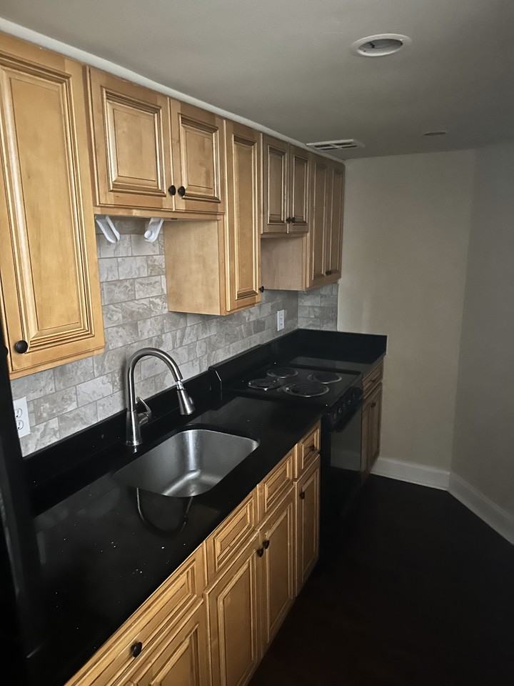 909 Clinton Street #1C