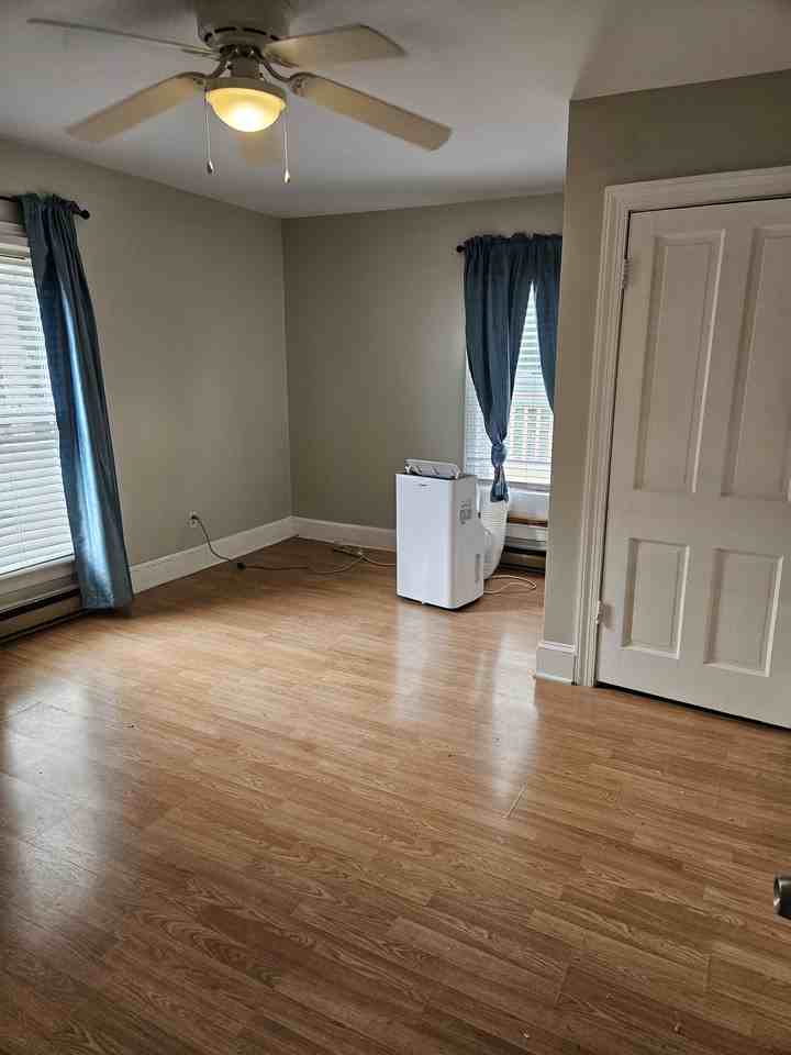 3201 Main St #B - Photo 3 of 7