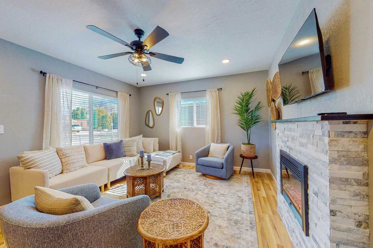 2841 Truman St Ne #NA - Photo 3 of 12