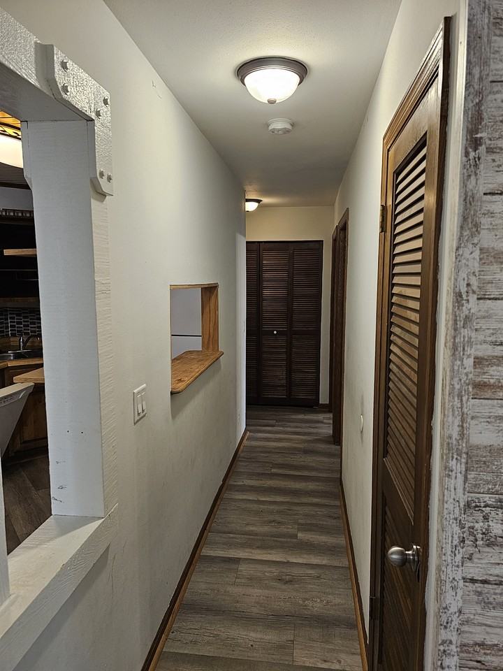 1226 E Decorah Rd #4 - Photo 3 of 12
