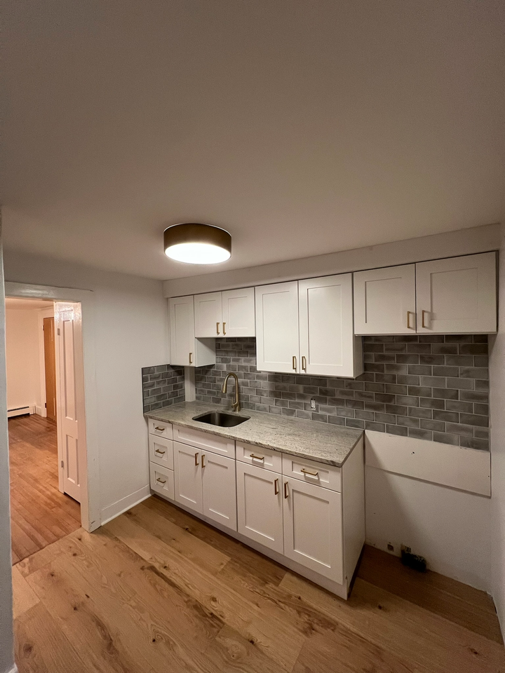 74 Upper Main St #4 - Photo 5 of 7