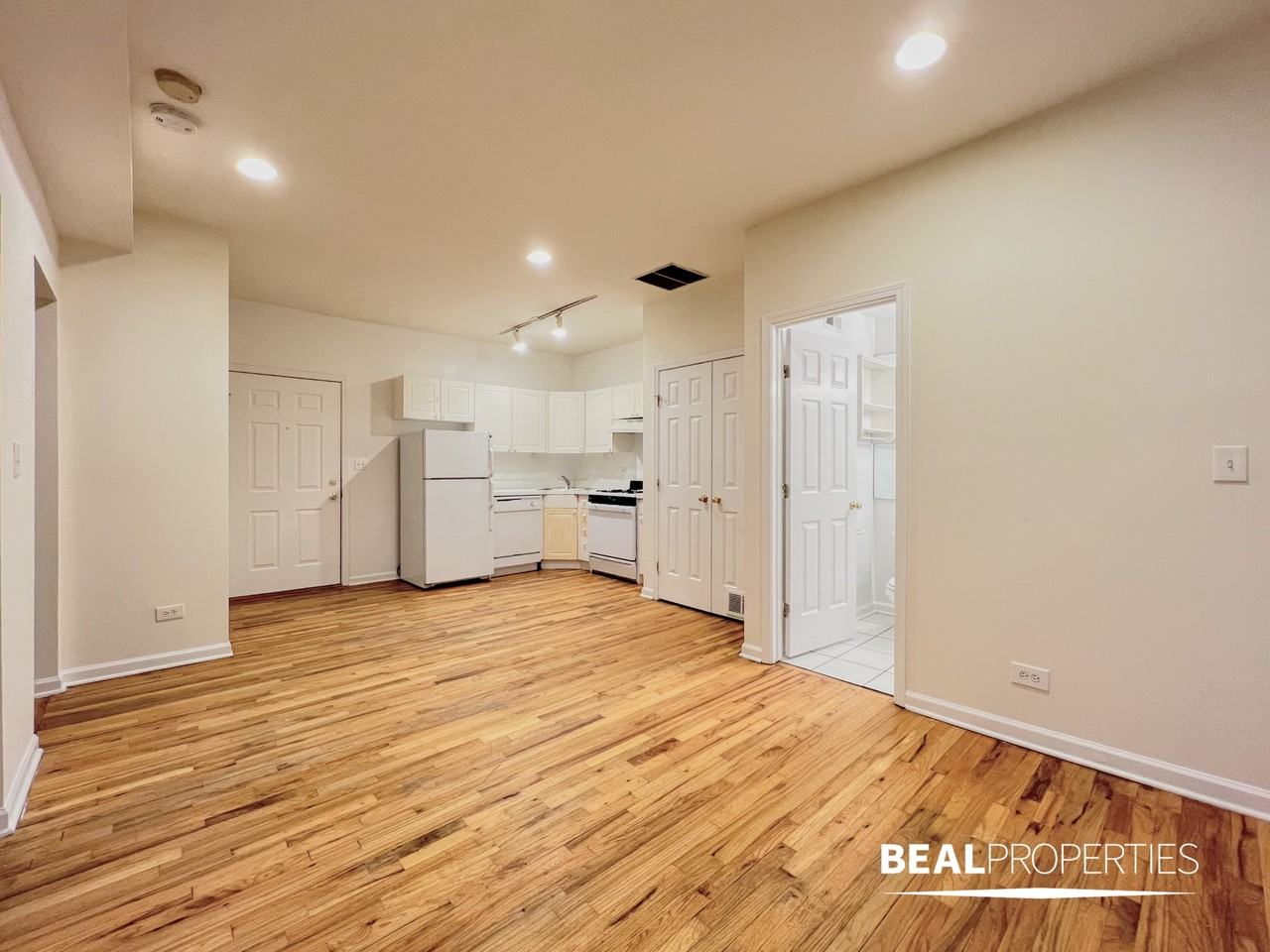 917 W Dakin St #917-305 - Photo 3 of 10