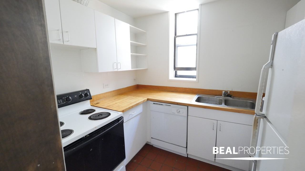 2908 N Broadway St - Photo 2 of 11