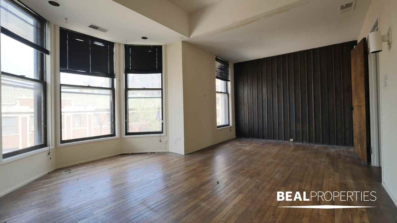 2908 N Broadway St - Photo 3 of 11