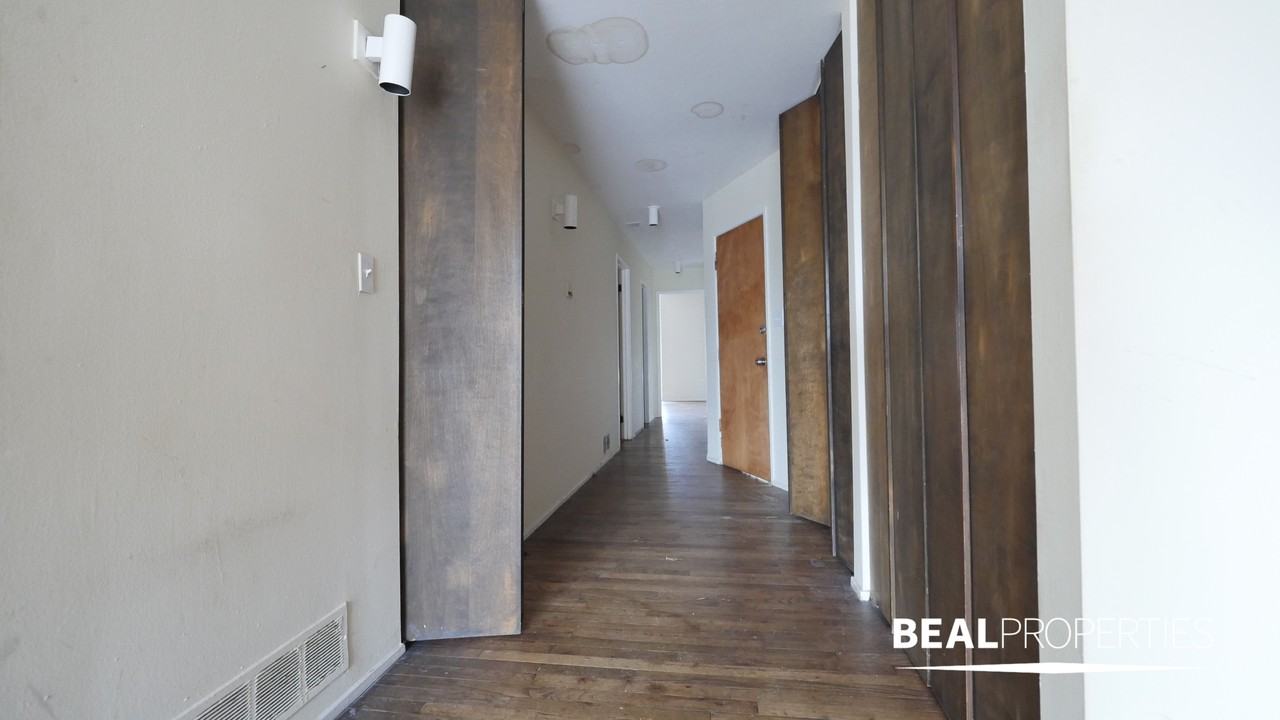 2908 N Broadway St - Photo 4 of 11